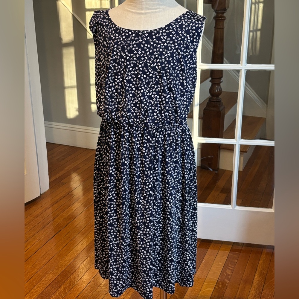 Kaileigh Navy and White Floral Dress
